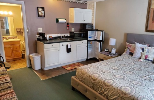 Grayling Hotel | River Country Motor Lodge