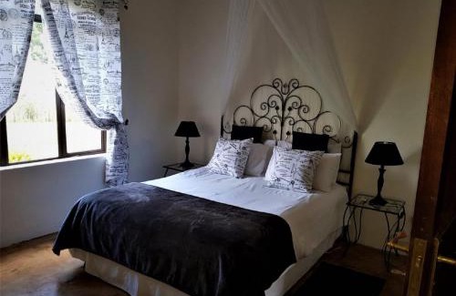 Okhahlamba Hotel | River Crossing