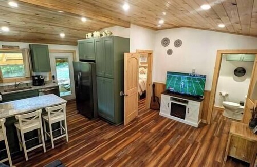 Cornelia Cabina | River Retreat Cabin