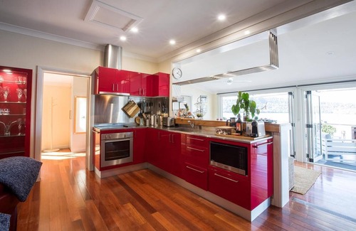 Bar Point Casa | river specials .DYARUBBIN. fireside living HAWKESBURY RIVER spectacular views