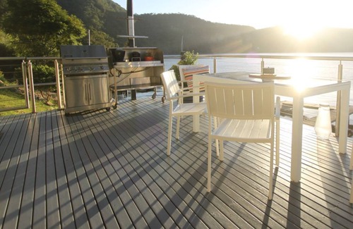 Bar Point Casa | river specials .DYARUBBIN. fireside living HAWKESBURY RIVER spectacular views