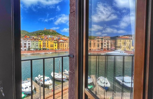 Bosa Historic Centre Apartamento | BOSA EXCLUSIVE APARTMENTS LOFT RIVER VIEW