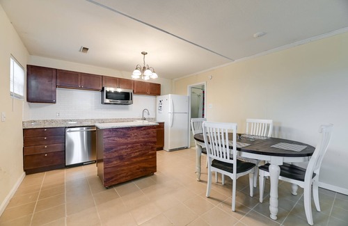 Edenton Condominio | Riverfront Edenton Condo w/ Porch & Water Views!