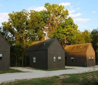 Caplinger Mills Casa | Riverfront Getaway Cabin #4 - Sleeps 5