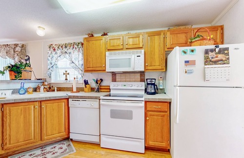 Sparta Casa | Riverfront home with a large yard, fireplace, deck, & washer/dryer