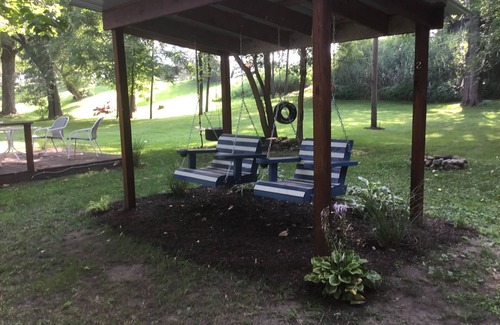 Grass Creek Casa | Riverfront house on the Tippecanoe River- Yogi’s Den - upper level