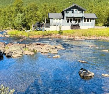 Narvik Casa | Riverfront house with 98 inch TV, ps5 & activities