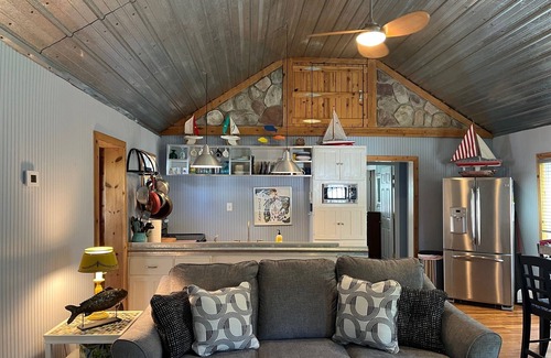 Caseville Casa | RIVERFRONT RETREAT /HEART of DOWNTOWN Caseville - short stroll to BEACH/sleeps 6
