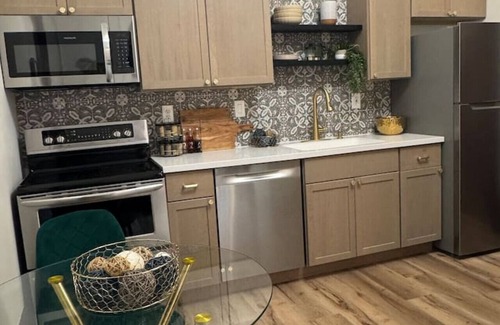 California Apartamento | Riverfront Retreat Stunning View