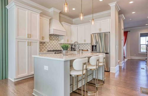 Hitch Village - Fred Wessels Homes Casa | Riverfront Retreats, Downtown