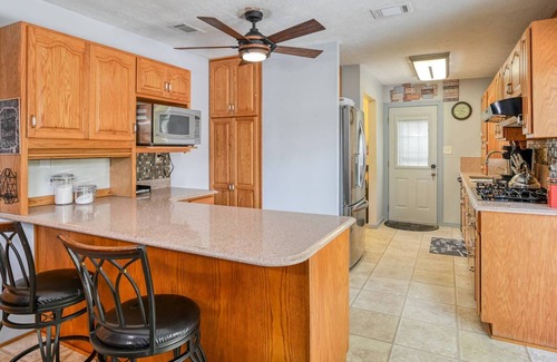 Palatka Casa | RIVERFRONT!! Scenic views, Dock, Boat Ramp, Kayaks, Firepit, Boating & Bass Fishing Paradise!