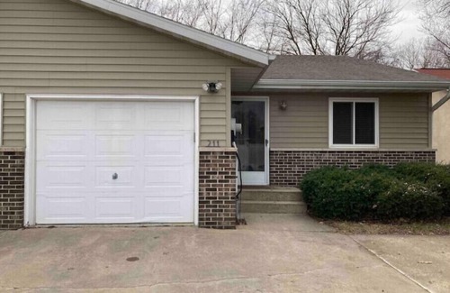 La Crosse Casa | Riverfront Twin Home