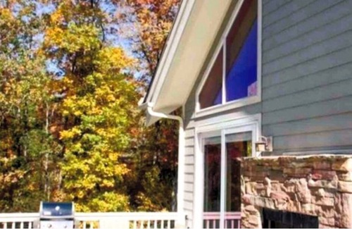 Burnsville Casa | Riverrun Retreat Vacation Home -Multi family/group. Mt. Mitchell Views