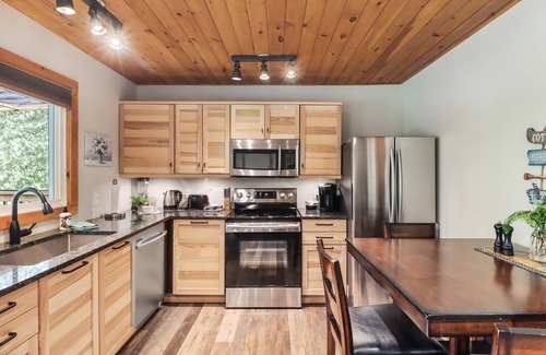 Brock Cabina | Vrbo Property