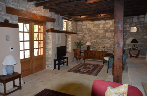 Vasa Koilaniou Casa | Riverside Cottage