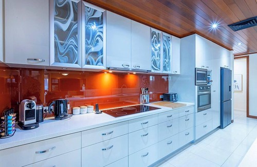 Bicton Casa | Riverside Luxury Residence - Executive Escapes