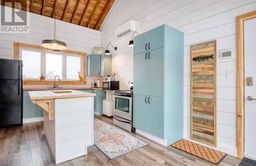 Queens County Cabaña | Riverside Retreat in Butternut Valley