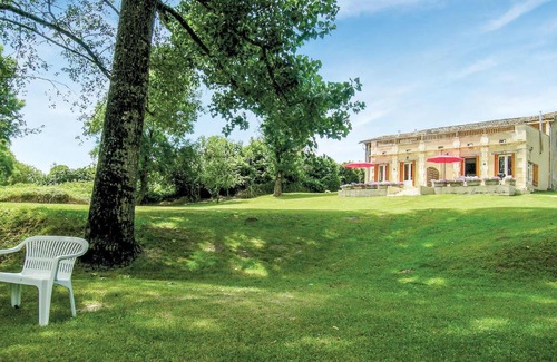 La Barde Casa | Riverside Retreat