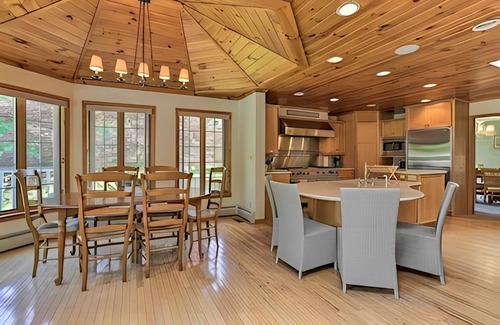 Hancock Casa | Riverside Retreat in The Catskill Mountains