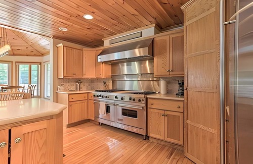 Hancock Casa | Riverside Retreat in The Catskill Mountains