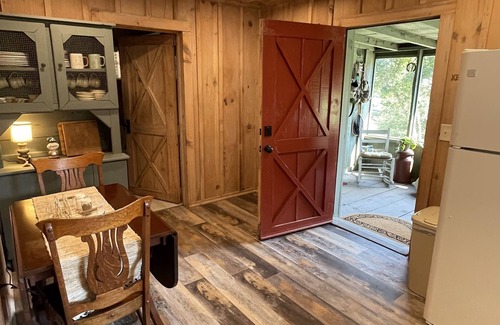 Choestoe Cabina | Riverside Retreat located on the Nottely River in the North Georgia Mountains.