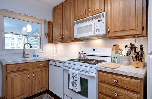 Jeffersonville Casa | Riverside spot! 8 mls or less to Louisville, Jeffersonville & public boat ramp.