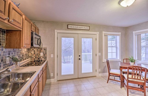 Lakeview Apartamento | Riverside Studio: Trophy Trout Fishing On-Site