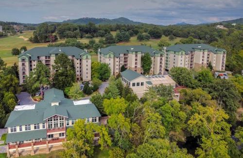 Pigeon Forge Hotel | RiverStone Condo Resort & Spa