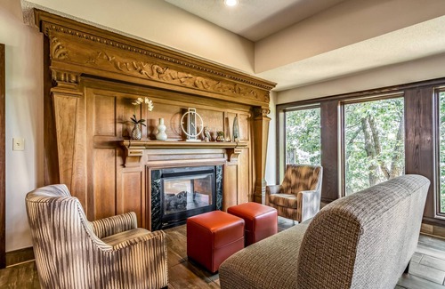 Rockford Hotel | Riverview Inn & Suites, Ascend Hotel Collection