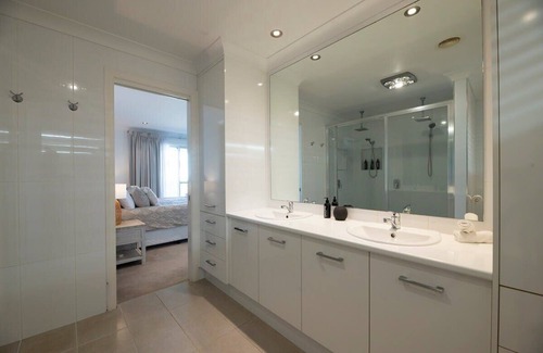 Dubbo Casa | Riviera Retreat - Pool & Outdoor Kitchen