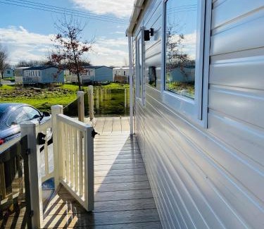 Dogdyke Casa | RJ Luxury caravan hire 2 with Hot Tub