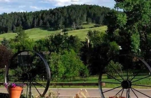 Aladdin Cabaña | RM #6 Cozy 2 queen room in a country setting