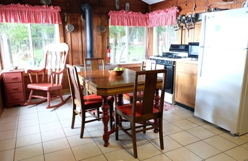 Idlewild Cabaña | Se admiten perros - Acogedor, Door County, WI Retreat - Directamente en el borde del agua ↟↟↟