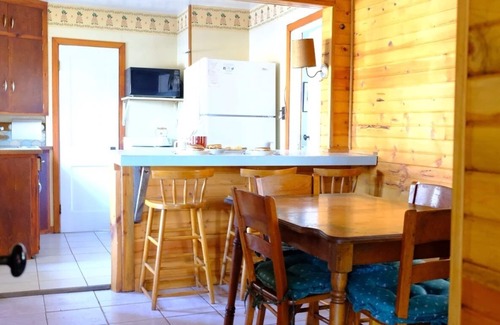 Idlewild Cabaña | Se admiten perros - Acogedor, Door County, WI Retiro ~ 250 pies desde el borde del agua ↟↟↟