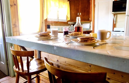 Idlewild Cabaña | Se admiten perros - Acogedor, Door County, WI Retiro ~ 250 pies desde el borde del agua ↟↟↟