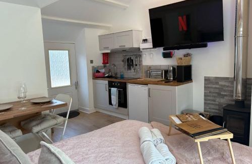 Brynsiencyn Casa | Robyns Retreat - Cosy Hideaway Perfect To Explore