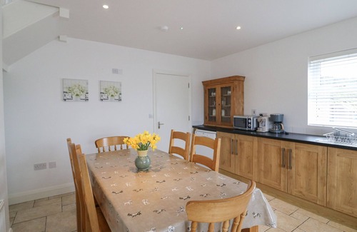 Ardnatrush Cabaña | ROCK LAWN COTTAGE, family friendly in Kealkill, County Cork