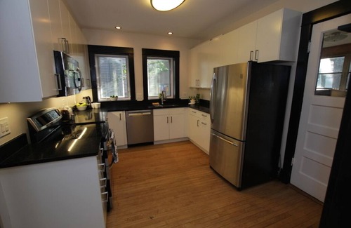 Oak Park Apartamento | Rockin '2BR Apartment en el corazón de Oak Park