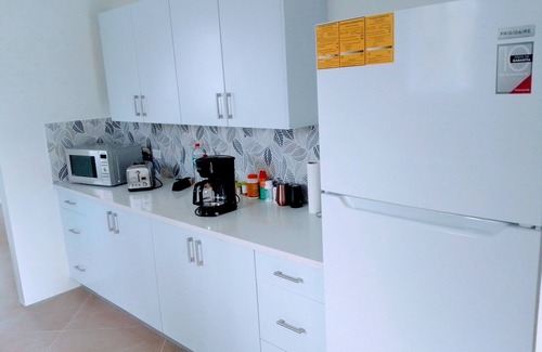 Marine Gardens Cabaña | Rockley*Cottage*4mins Walk to Beach! Steps away from it all!
