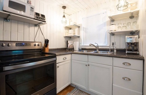 Bat Cave Cabina | Rocky River Retreat - Pet Friendly, Riverfront!