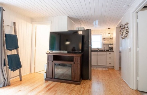 Bat Cave Cabina | Rocky River Retreat - Pet Friendly, Riverfront!