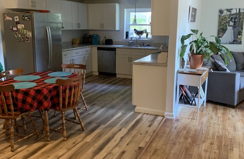 Dayton Casa | Roddy Wilderness Quiet Quaint Home in the woods.