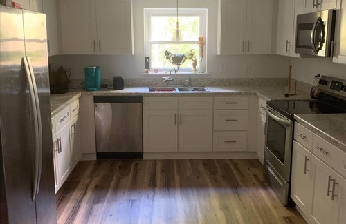 Dayton Casa | Roddy Wilderness Quiet Quaint Home in the woods.