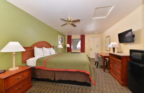Delano Hotel | Rodeway Inn Delano