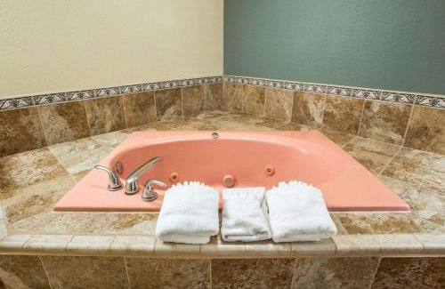 Delano Hotel | Rodeway Inn Delano