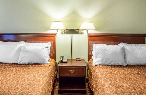 Lakeville Hotel | Rodeway Inn Lakeville