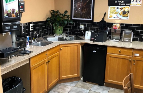 Tucker Hotel | Rodeway Inn Stone Mountain