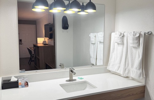 Thousand Palms Hotel | Rodeway Inn & Suites Thousand Palms - Rancho Mirage