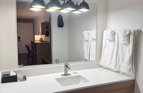 Thousand Palms Hotel | Rodeway Inn & Suites Thousand Palms - Rancho Mirage