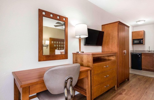 Fort Lauderdale Hotel | Rodeway Inn & Suites Fort Lauderdale Airport & Cruise Port